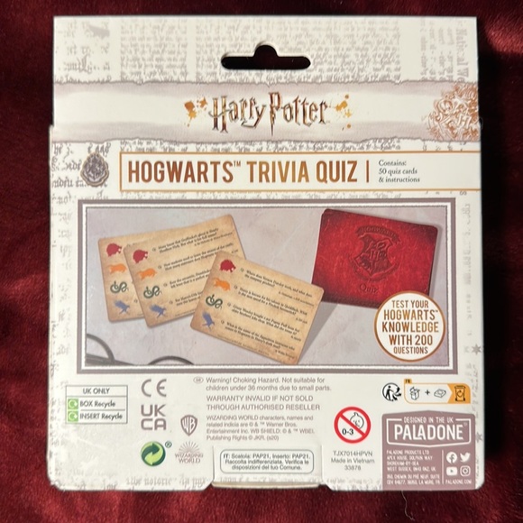 Harry Potter Hogwarts Trivia Quiz Game - Picture 2 of 2